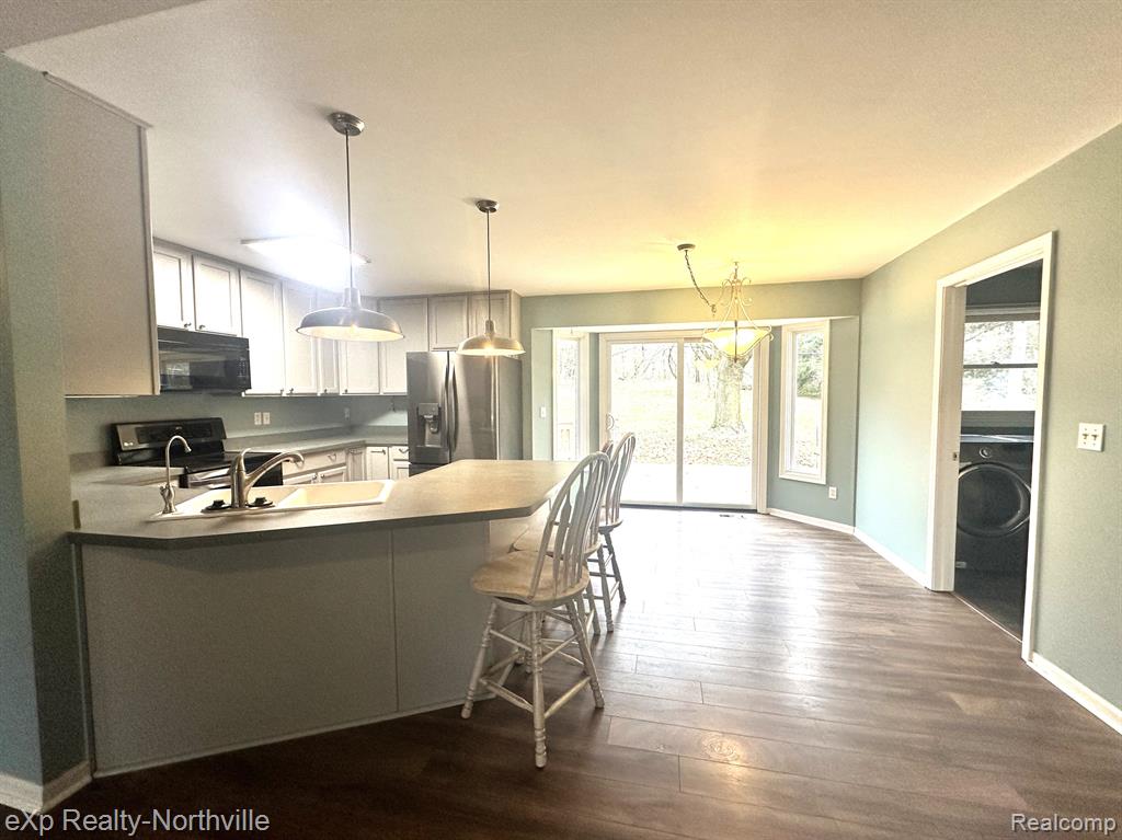 8255 N TERRITORIAL Road, Dexter, MI 48130 — Photo 9