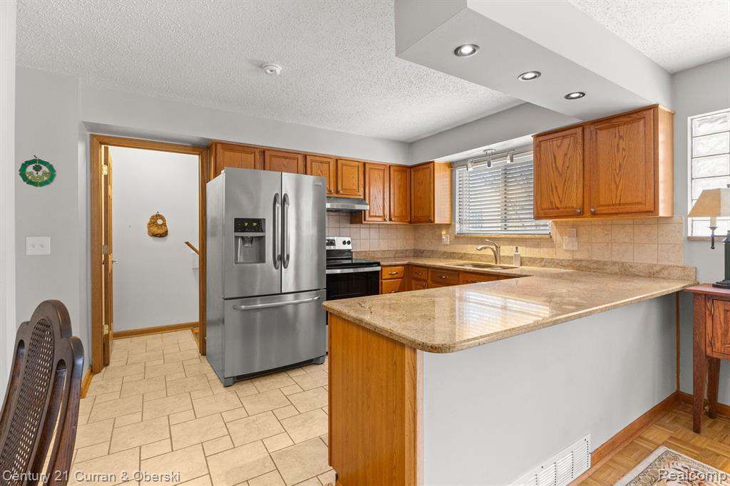 4051 JOHNSON Drive, Sterling Heights, MI 48310 — Photo 14