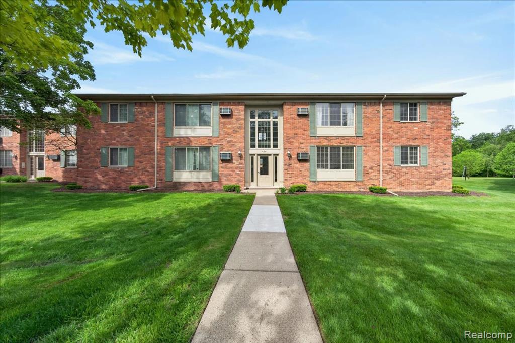 454 Romeo Road, 226, Rochester, MI 48307 — front exterior