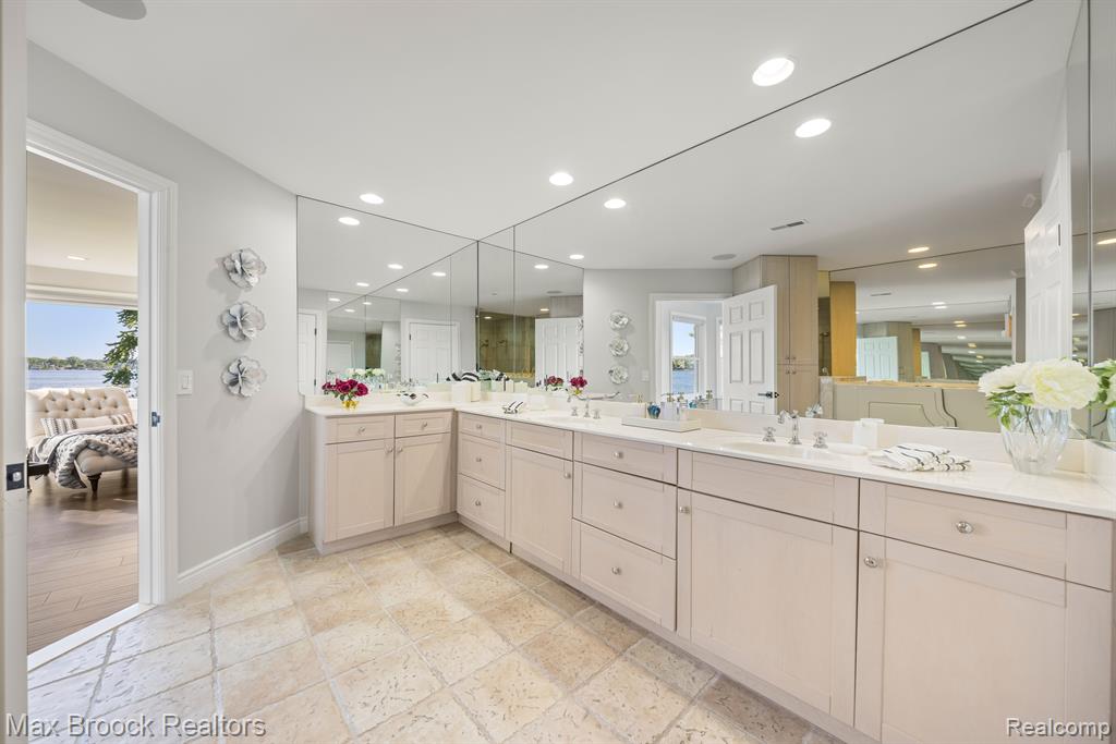 4659 LINWOOD Street, West Bloomfield, MI 48324 — Photo 42