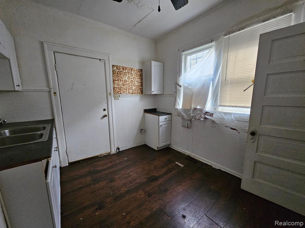 10126 WOODLAWN Street, Detroit, MI 48213 — Photo 15