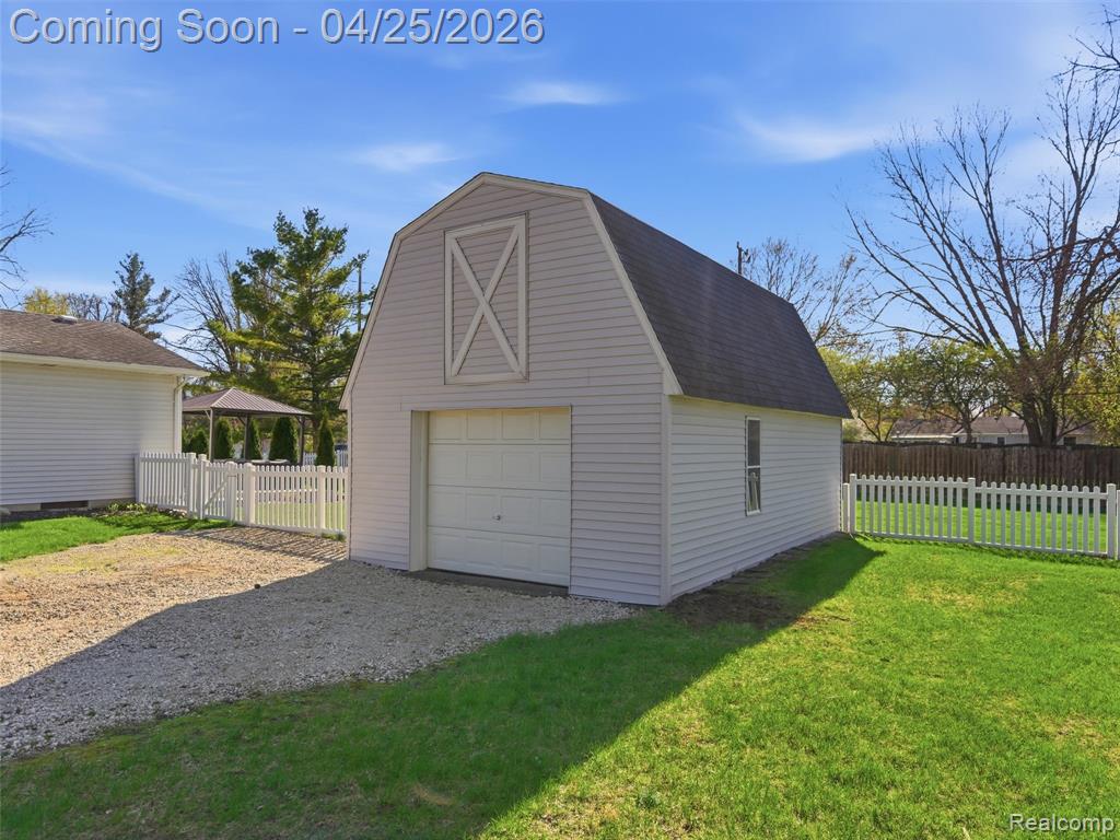 39001 Chartier Street, Harrison Township, MI — Photo 42