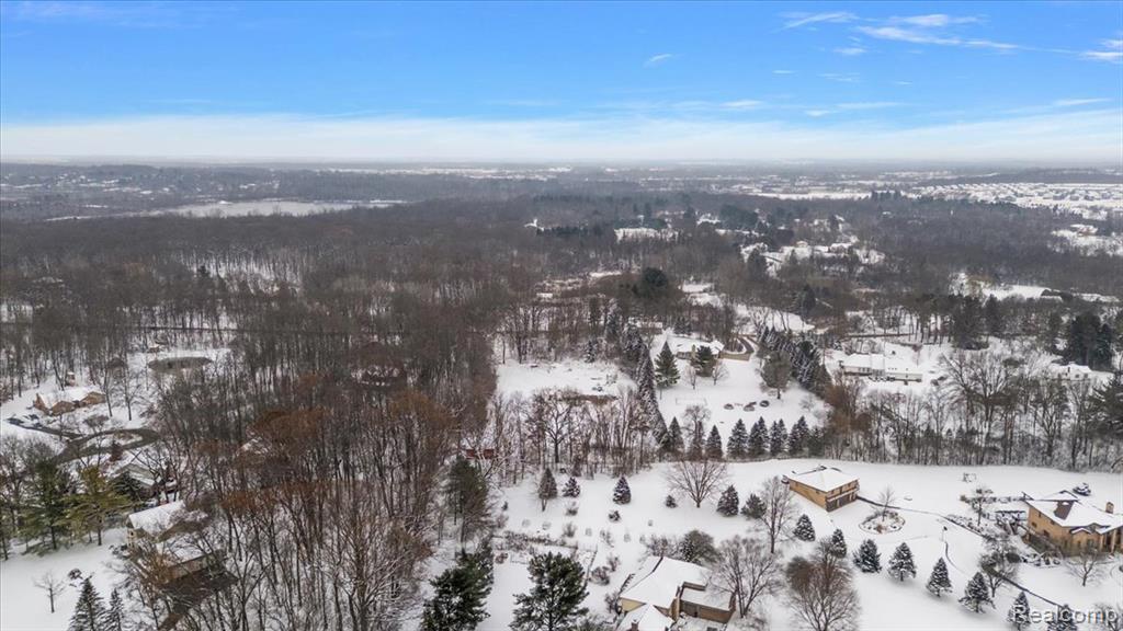 700 W Maple Road, Milford, MI 48381 — Photo 12