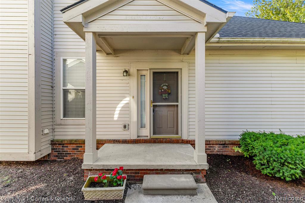 5296 S River Drive S, Commerce Twp, MI 48382 — Photo 3