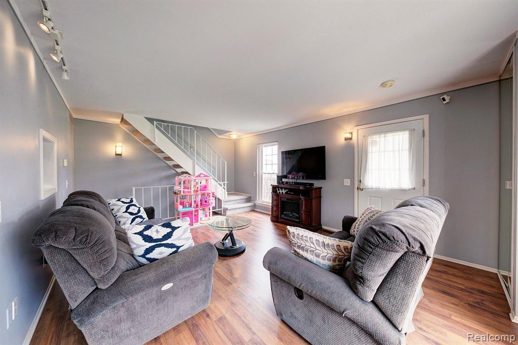 23535 N ROCKLEDGE, Novi, MI — Photo 9