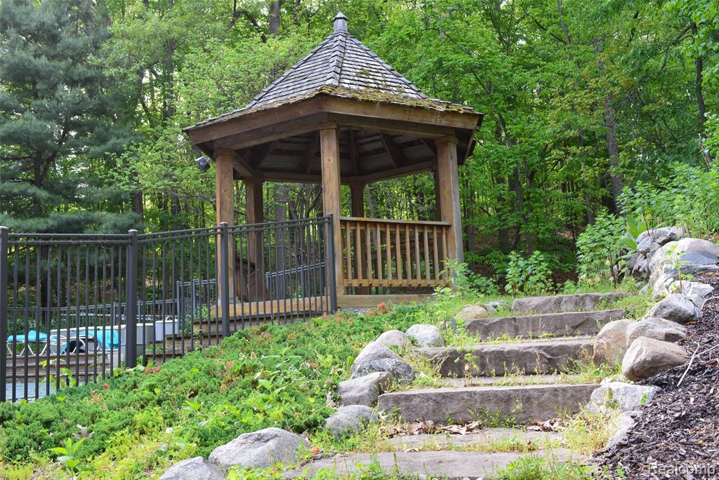 6015 Sundance Trail, Brighton, MI 48116 — Photo 4