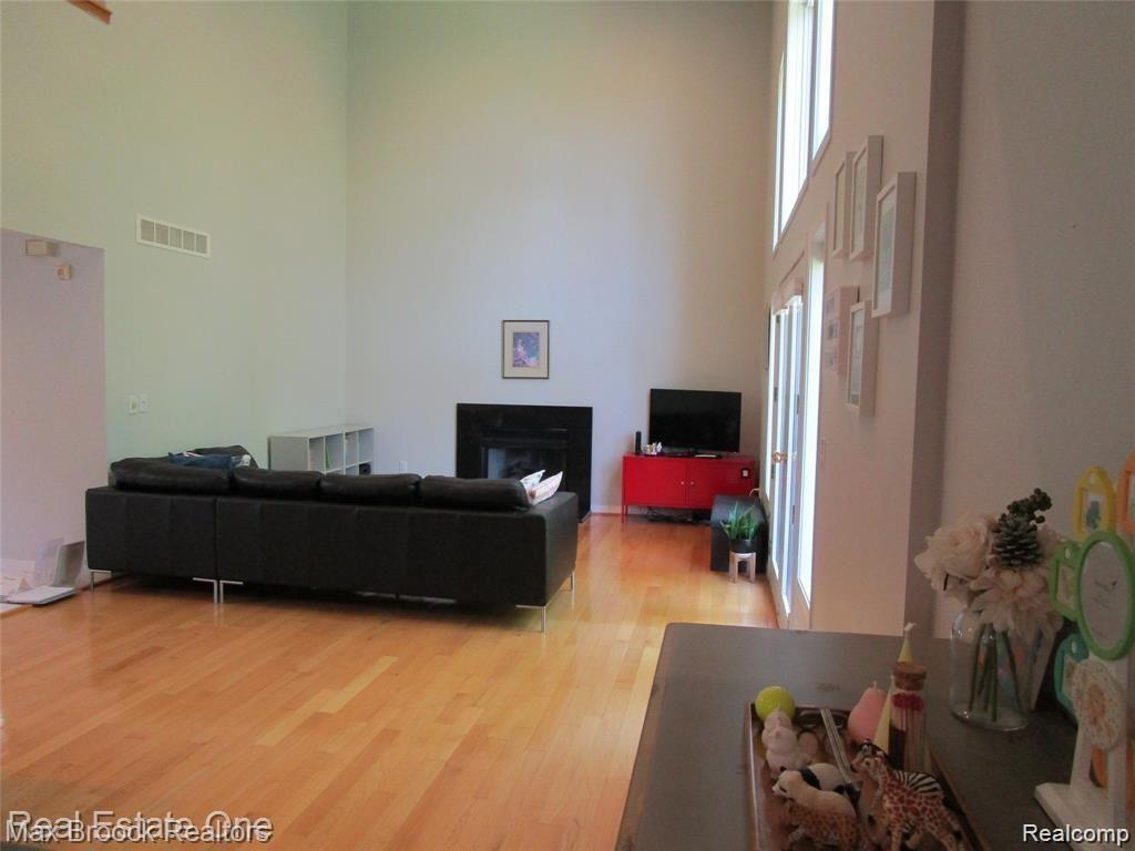 7424 TALL TIMBERS, West Bloomfield, MI — Photo 4
