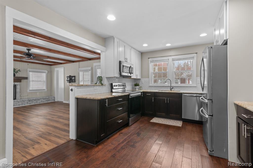 7145 Henry Drive, West Bloomfield, MI 48324 — Photo 9