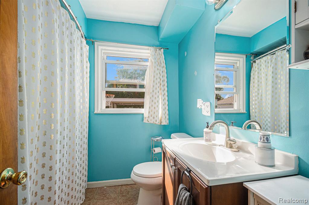 8725 LOCHDALE Street, Dearborn Heights, MI 48127 — Photo 15