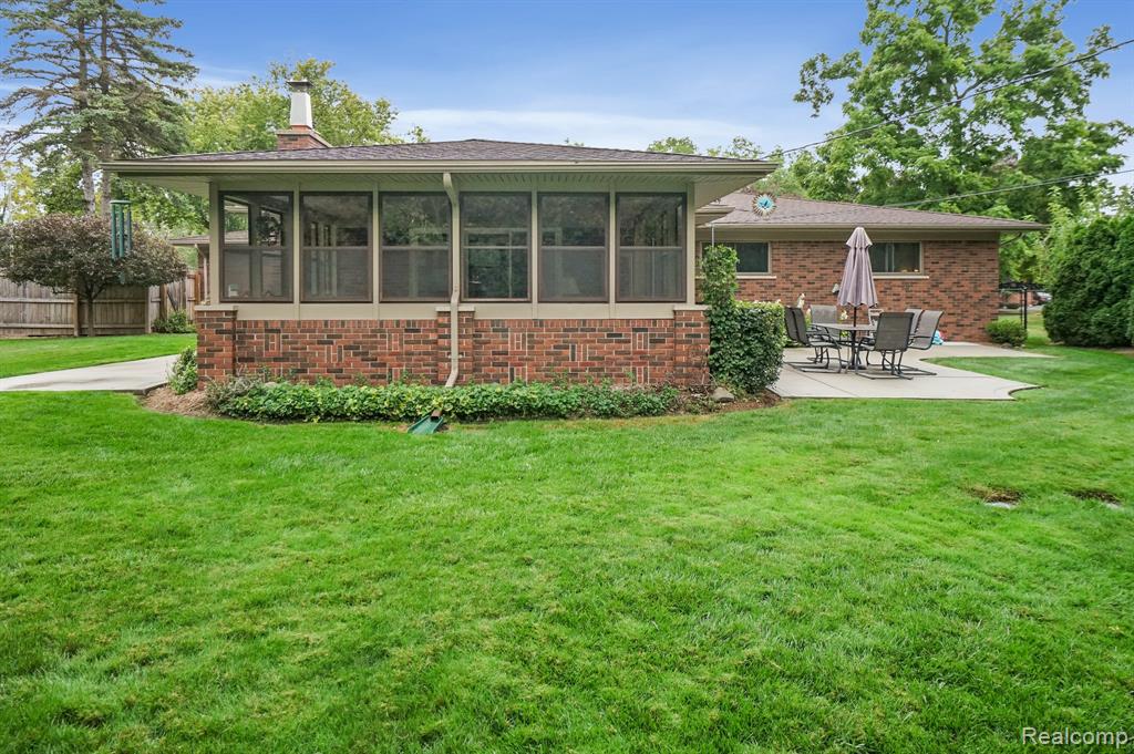 6989 Fredmoor Drive, Troy, MI 48098 — Photo 32