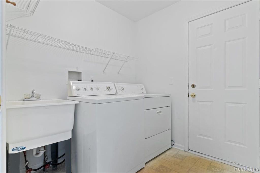 7826 DOVER Drive, Ypsilanti, MI 48197 — Photo 17