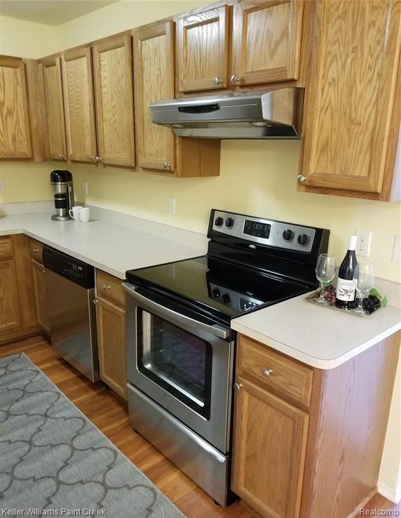 230 PARK GREEN Drive, Lake Orion, MI 48362 — Photo 5