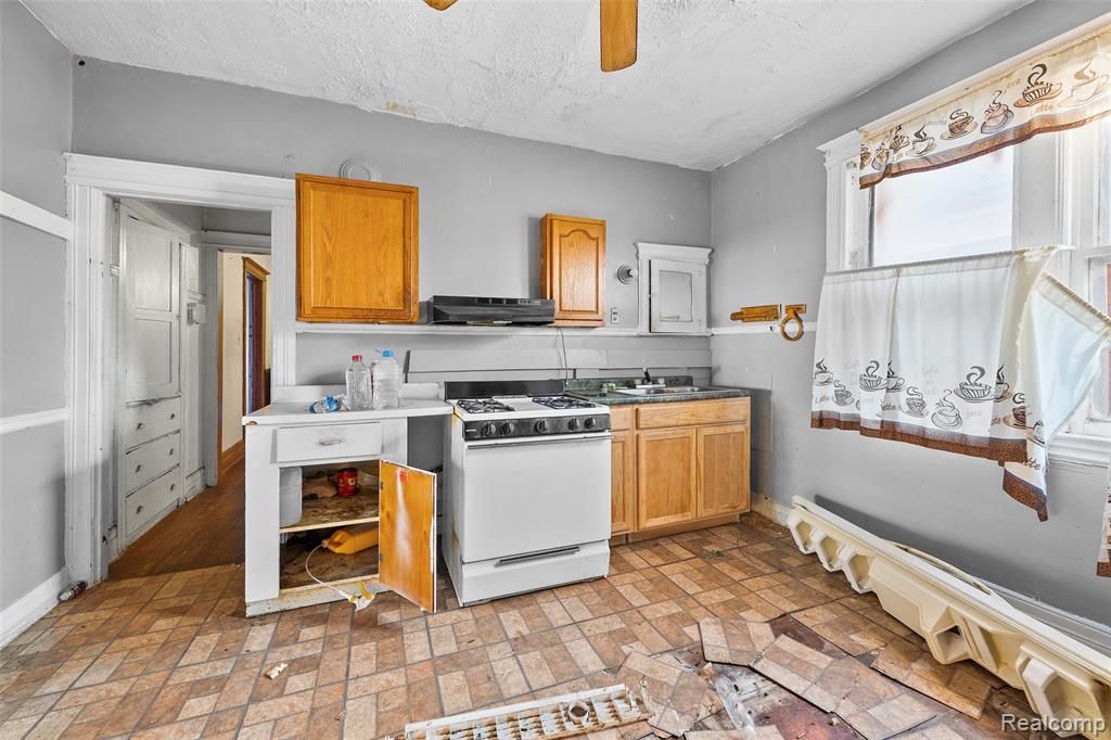 2445 Concord Street, Detroit, MI 48207 — Photo 27