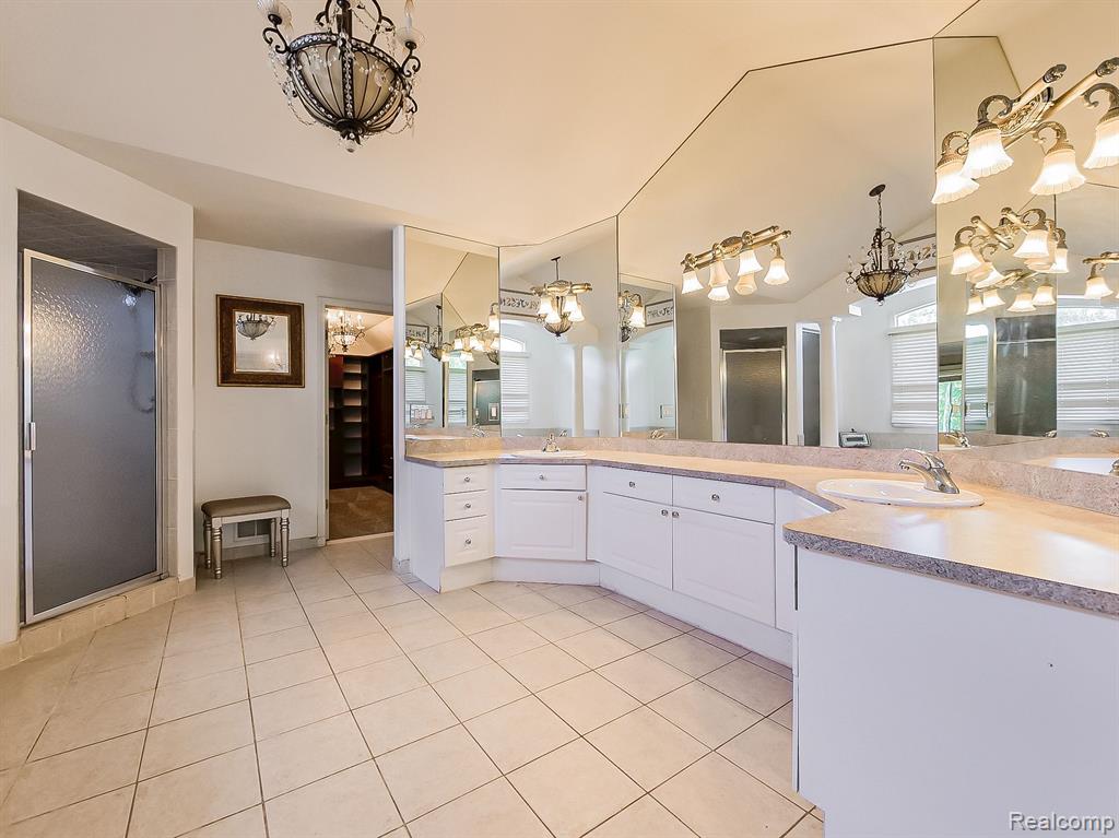 5570 HAMPSHIRE Drive, West Bloomfield, MI — Photo 42