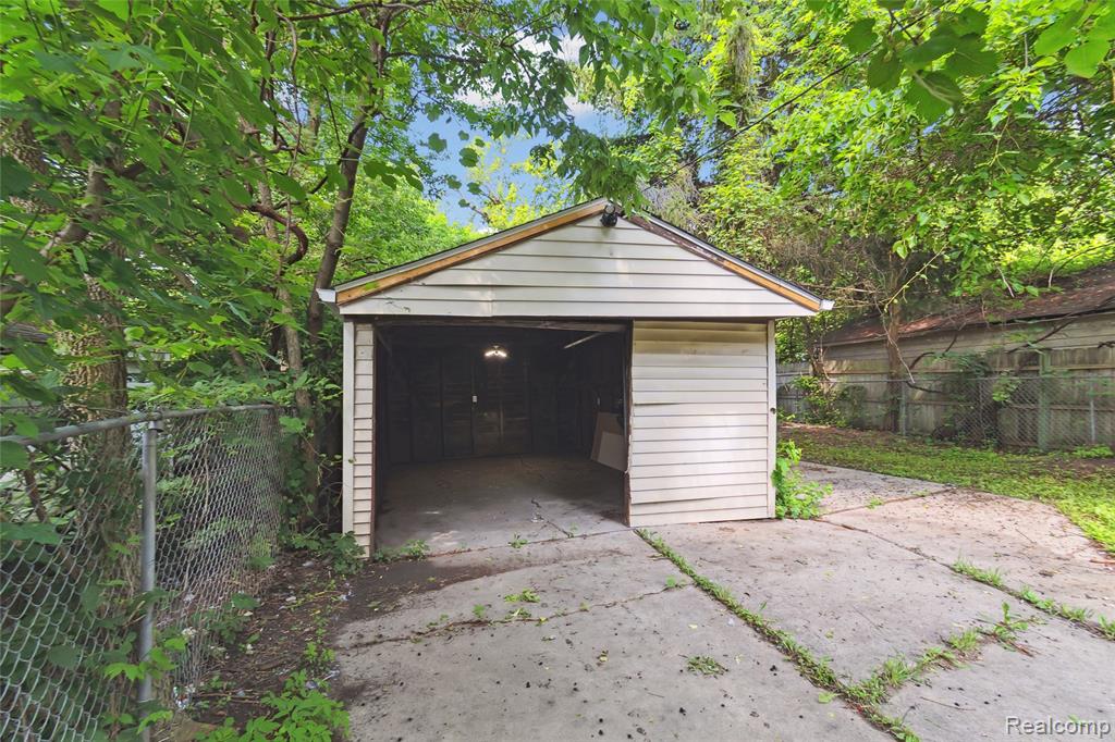 9585 Asbury Park, Detroit, MI 48227 — Photo 40