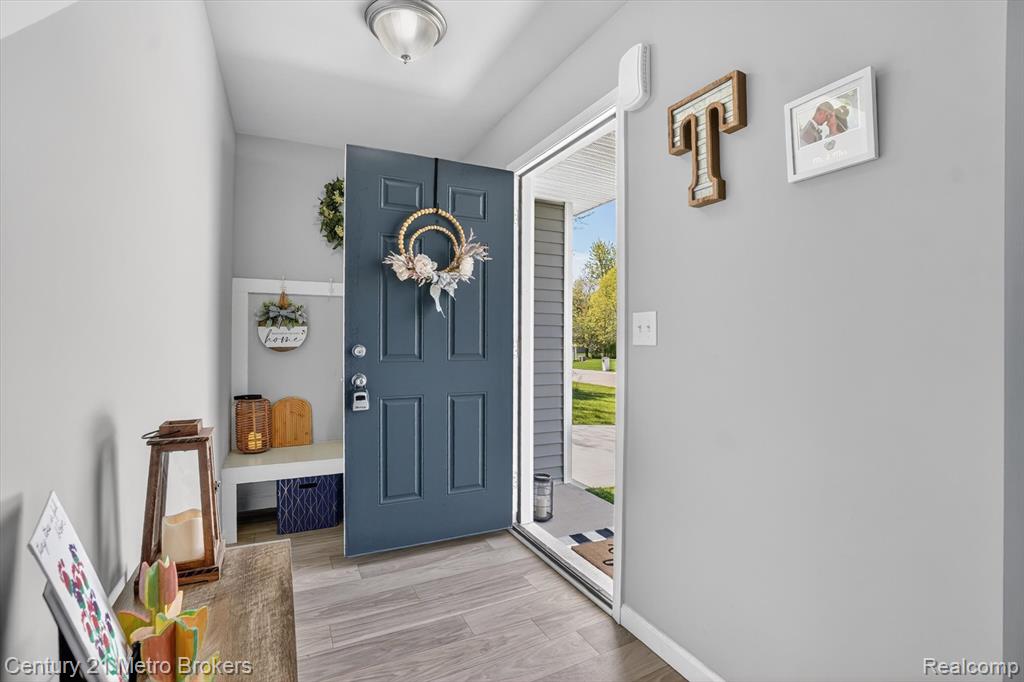 7205 Timberline Drive, Flint, MI 48507 — Photo 7