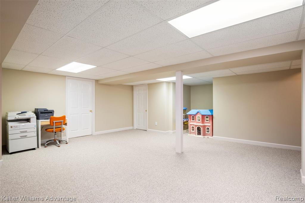 2850 Santia Drive, Troy, MI, 48085