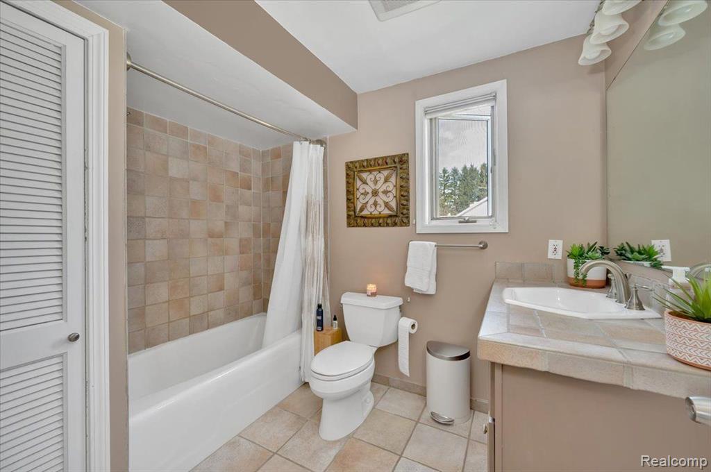 895 GLASPIE Road, Oxford, MI 48371 — Photo 35