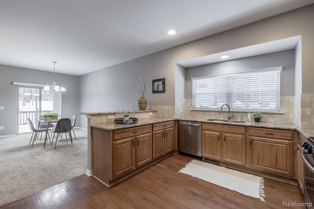 9573 Kingsway Circle, Clarkston, MI 48348 — Photo 8