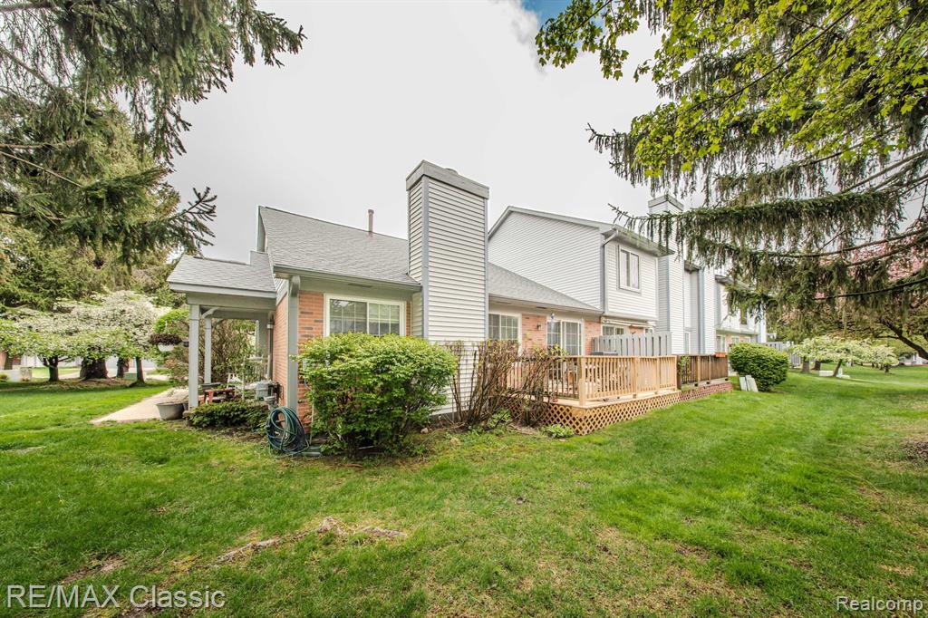 514 WINWOOD Circle, Walled Lake, MI 48390 — Photo 31