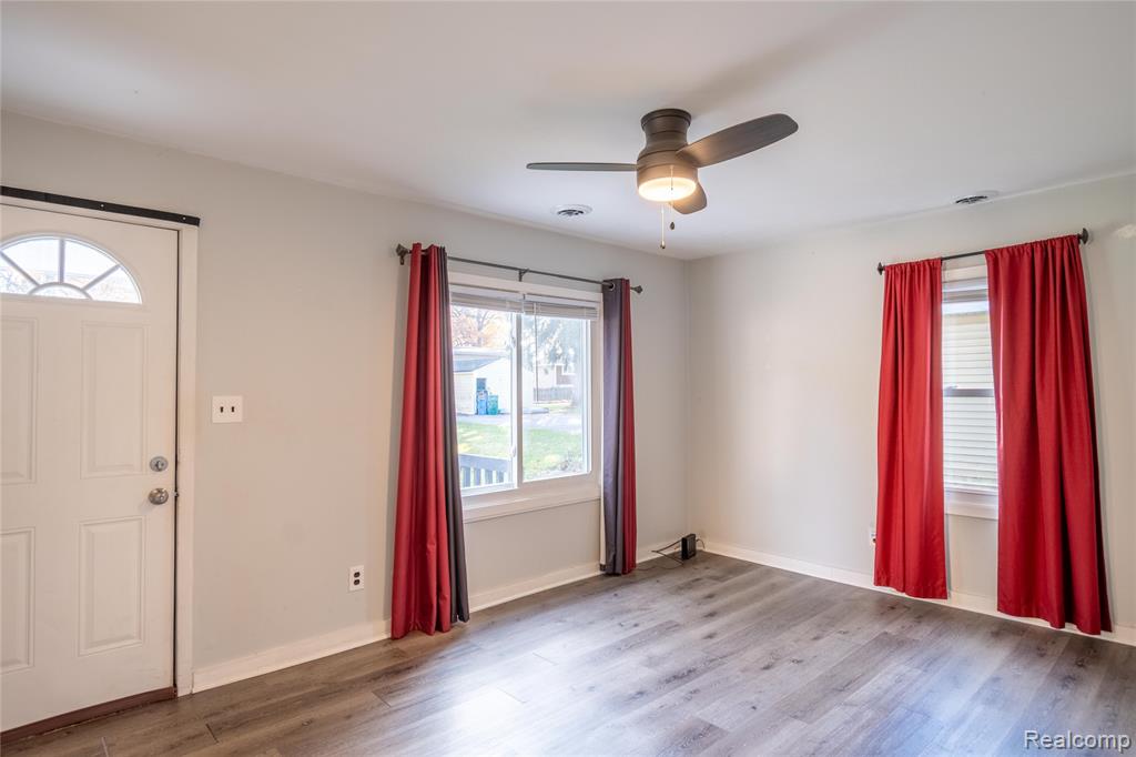 8370 Arlis Street, Commerce Twp, MI 48382 — Photo 8
