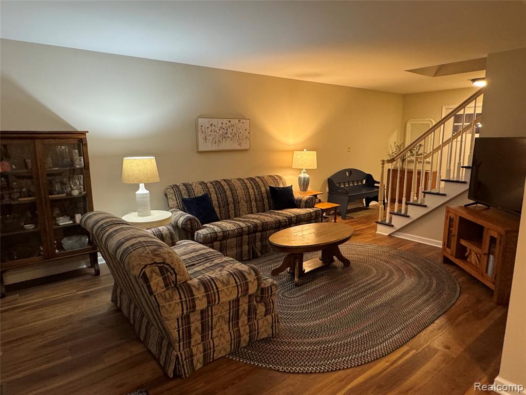 24600 Olde Orchard Street, Novi, MI — Photo 3
