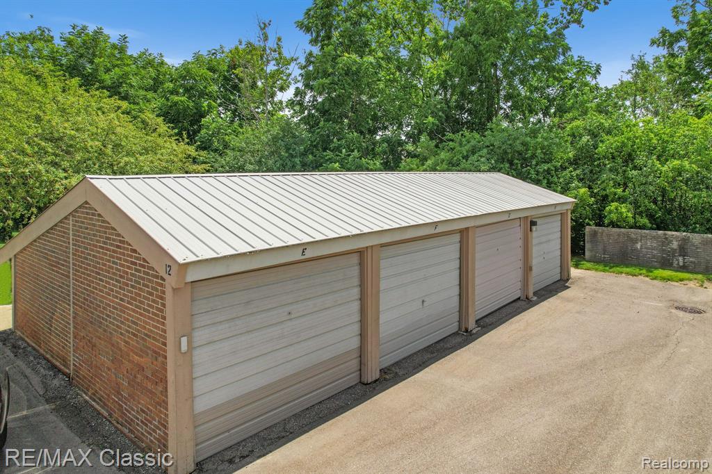 38863 COUNTRY Circle, 88, Farmington Hills, MI 48331 — Photo 26