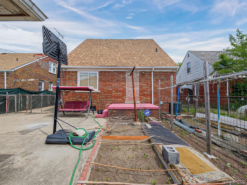 3878 Charles Street, Hamtramck, MI 48212 — Photo 5
