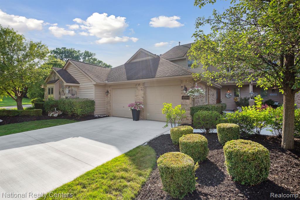 47704 BLUE HERON Drive S, Northville, MI — Photo 2