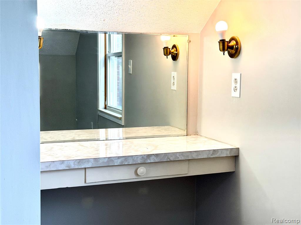 18235 Tracey Street, Detroit, MI 48235 — Photo 38