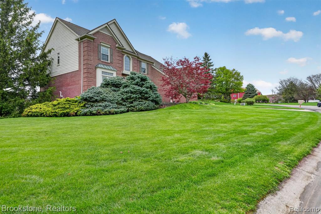 4054 Calumet Drive W, Rochester, MI 48306 — Photo 2