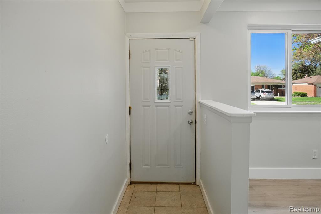 5028 LINDA Street, Warren, MI 48092 — Photo 6