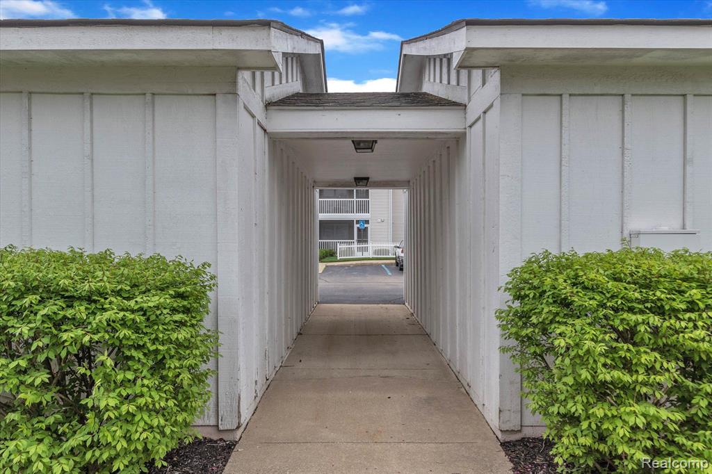 2694 S Knightsbridge Circle, Ann Arbor, MI 48105 — Photo 27