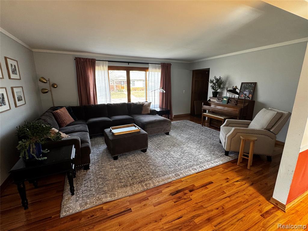 855 Avon Court, Grosse Pointe Woods, MI 48236 — Photo 3