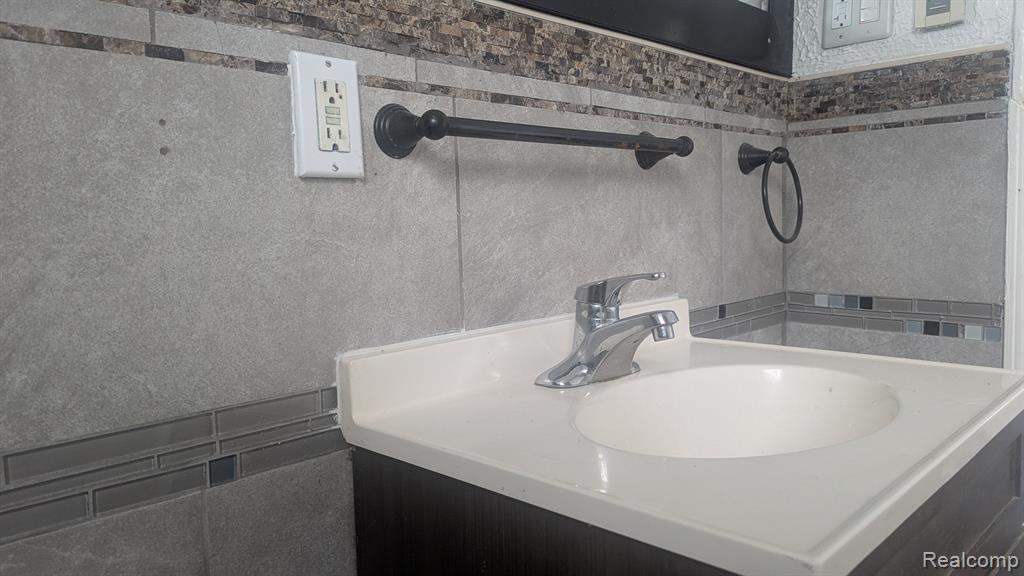84 N GLENWOOD Avenue, Pontiac, MI 48342 — Photo 21