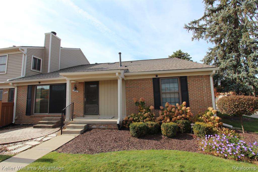 22132 Edgewater, Novi, MI — Photo 2