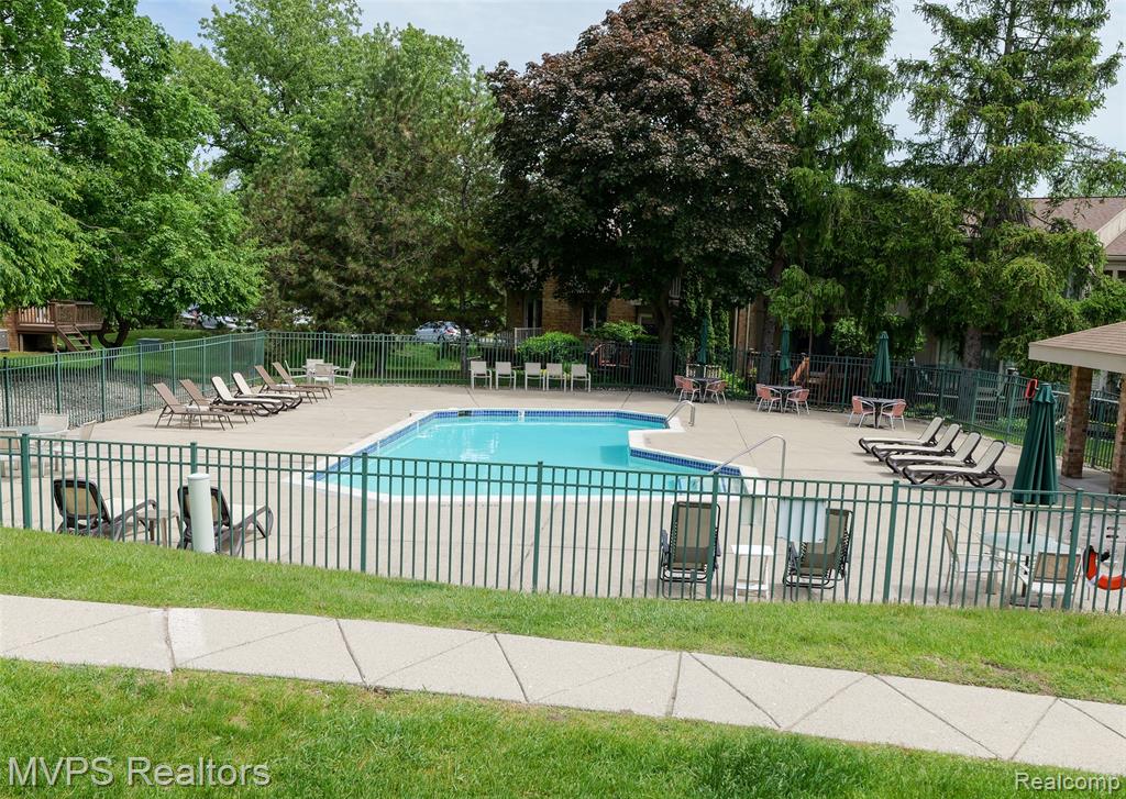 804 S Oak Brook Ridge Drive, 149, Rochester Hills, MI 48307 — Photo 45