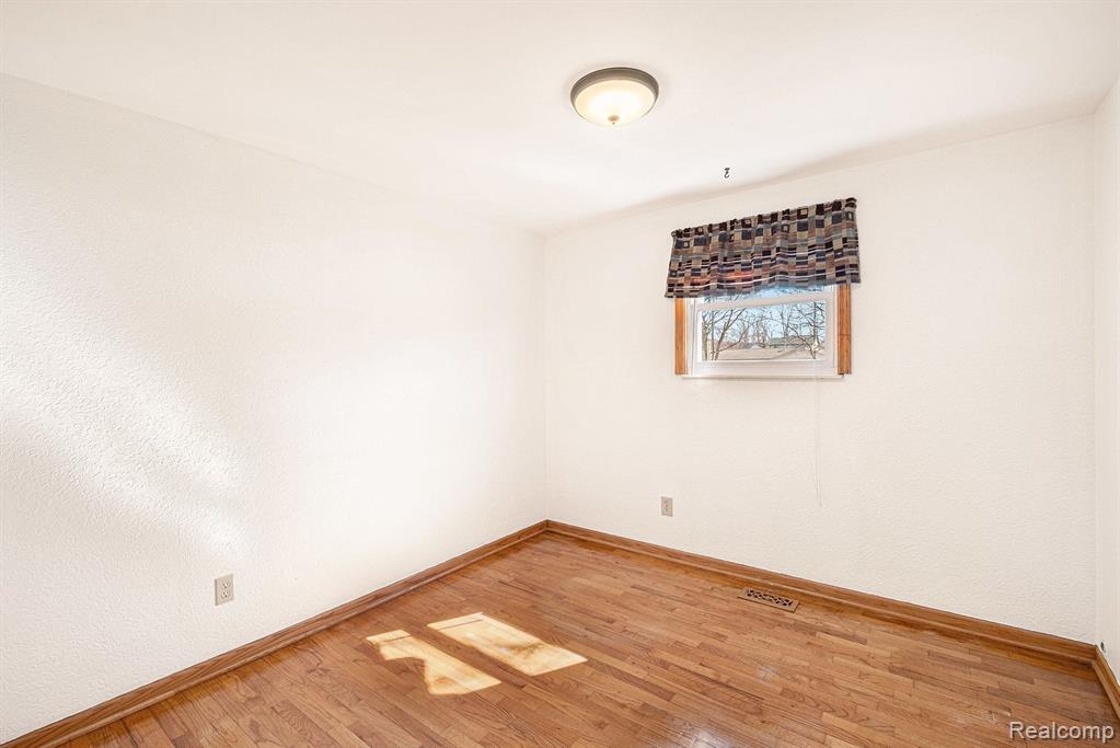6063 E MAPLE Avenue, Grand Blanc, MI 48439 — Photo 18