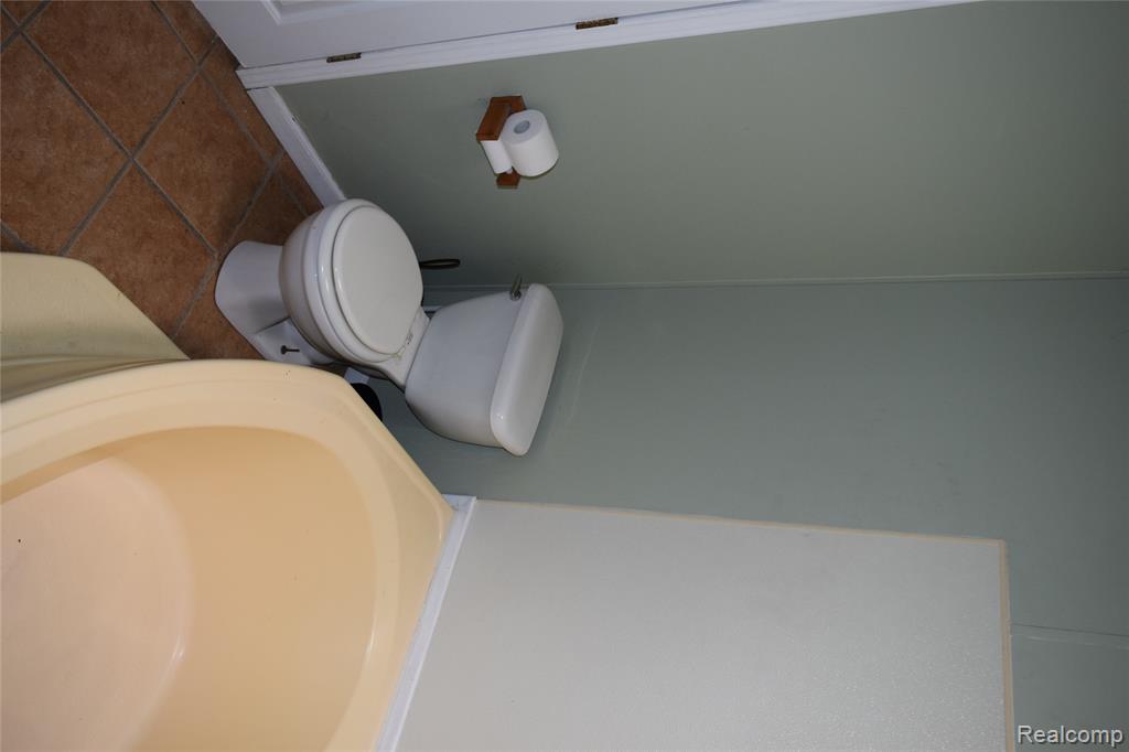 2140 S Dye Road, Flint, MI 48532 — Photo 11