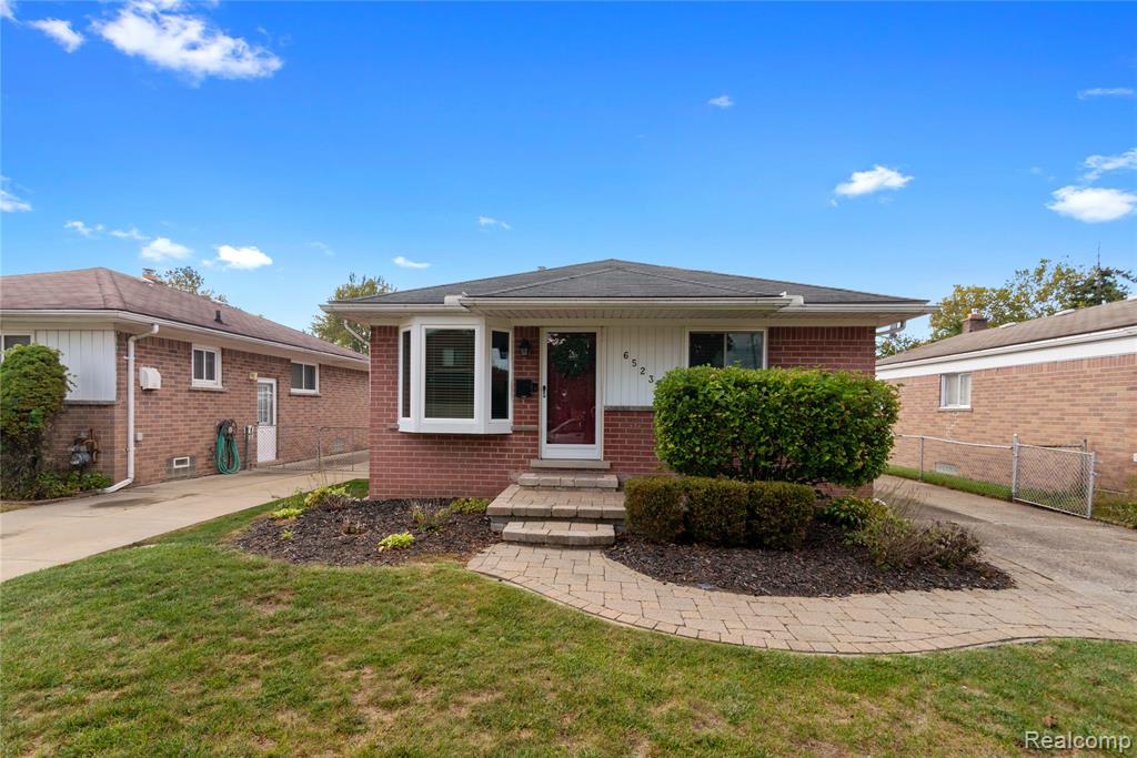 6523 N Vernon Street, Dearborn Heights, MI 48127 — front exterior