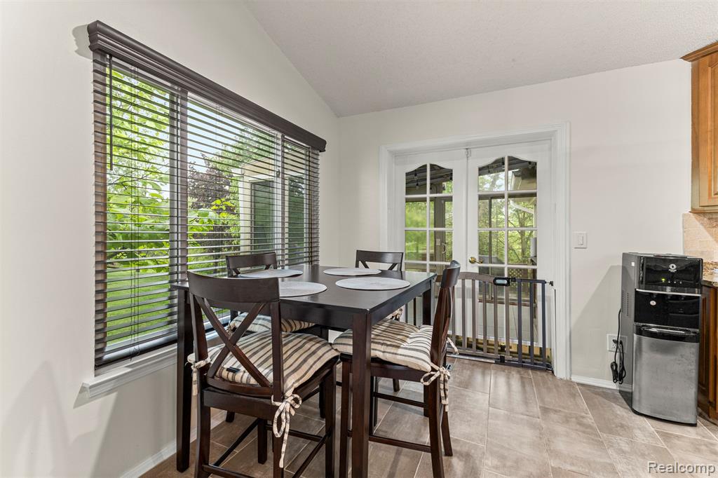 2481 Woodmont Drive E, Canton, MI 48188 — Photo 11