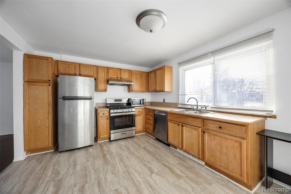 4348 Martin Road, Warren, MI 48092 — Photo 8