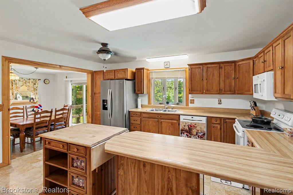 4555 Lonsberry Road, Columbiaville, MI 48421 — Photo 9