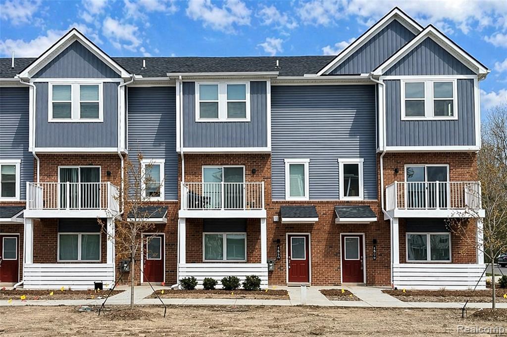 4876 Parkside Lane, Troy, MI 48085 — front exterior