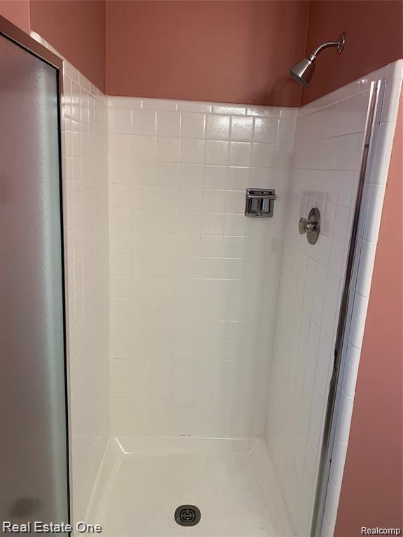 5051 FALMOUTH Drive, Troy, MI 48085 — Photo 19