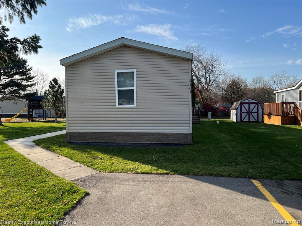 4101 Mapleview Court E, Brown, MI 48428 — front exterior