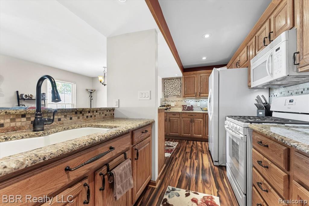 28305 Greenbriar Way, Brownstown, MI 48183 — Photo 12