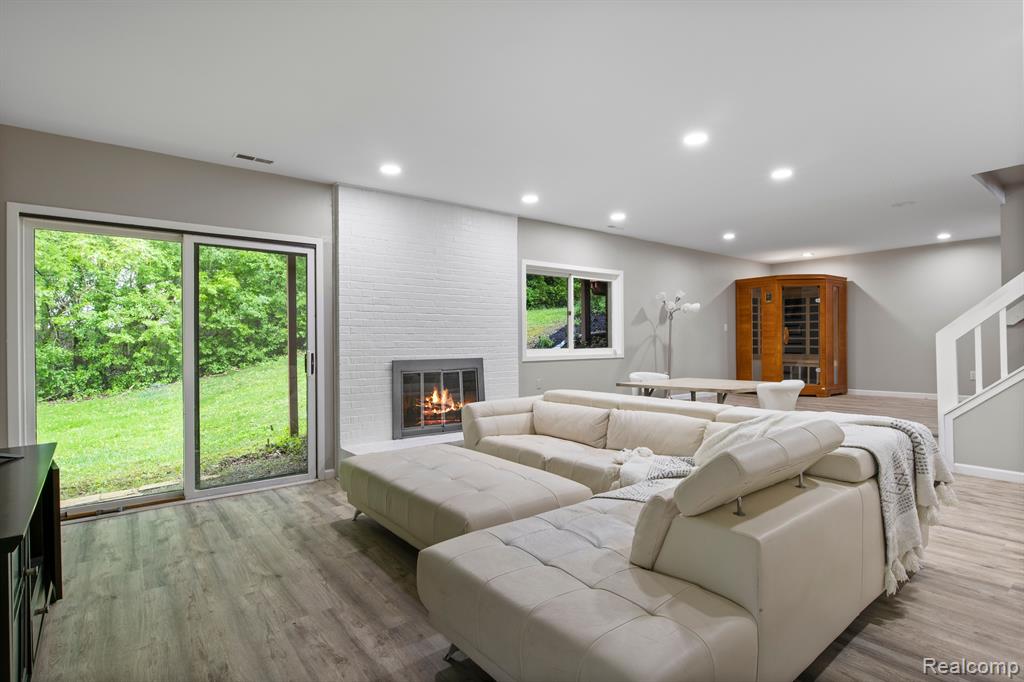 4578 PINE VILLAGE Drive, West Bloomfield, MI 48323 — Photo 32