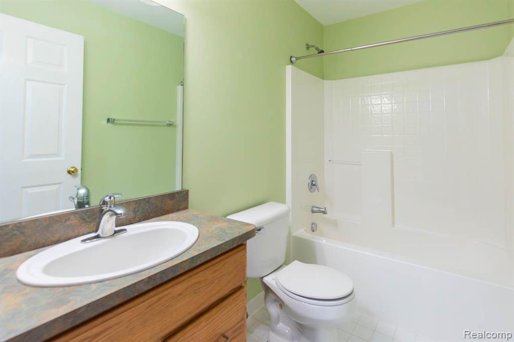 28460 CARLTON WAY Drive, Novi, MI 48377 — Photo 25