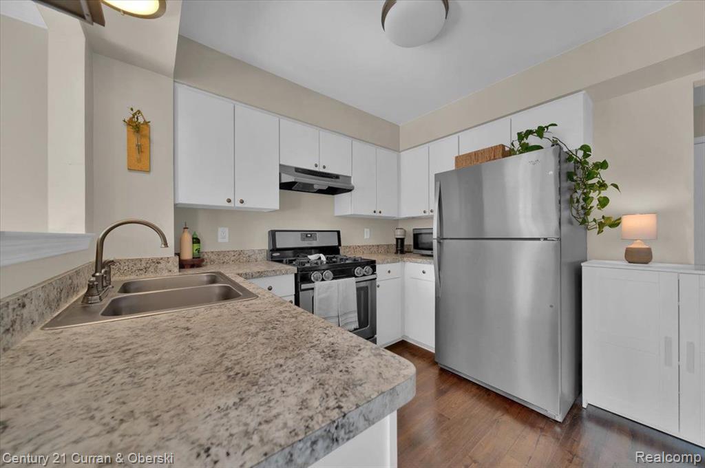 4414 HUNTERS Circle E, Canton, MI 48188 — Photo 10
